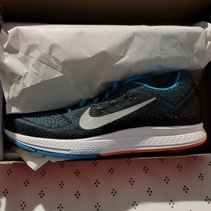 Men's 10.5 Air Zoom Structure 18's